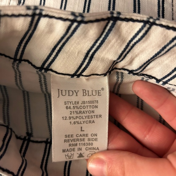 Judy Blue High Waisted White Navy Blue Stripe Shorts Rose Gold Buttons Size L - Picture 12 of 12